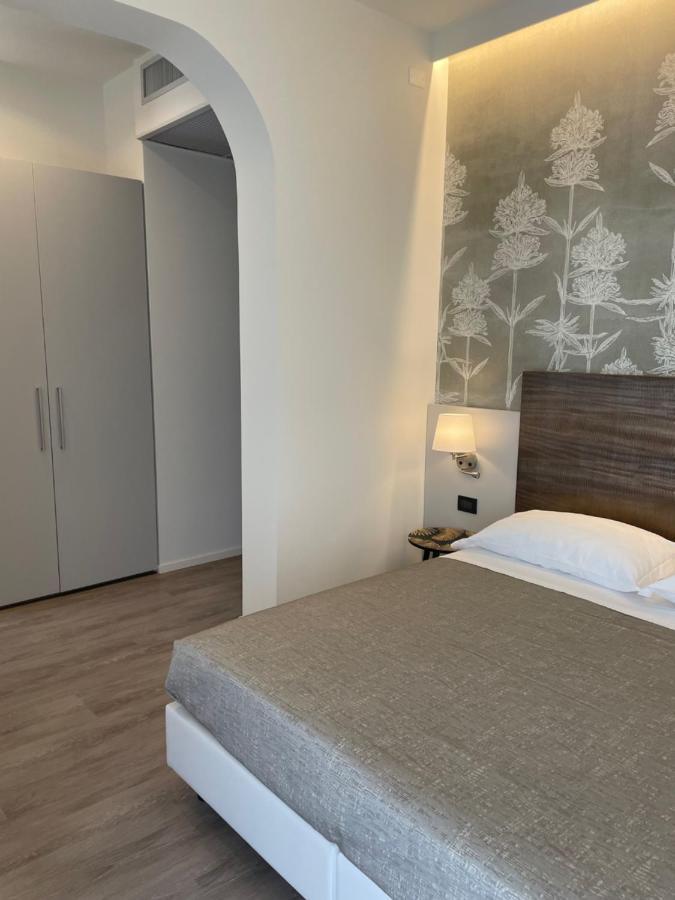 Hotel Tritone 카오를레 외부 사진