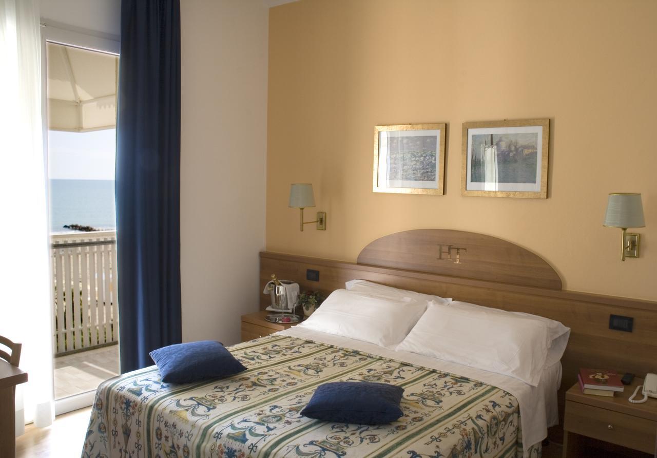 Hotel Tritone 카오를레 외부 사진