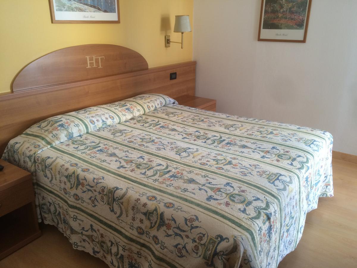 Hotel Tritone 카오를레 외부 사진