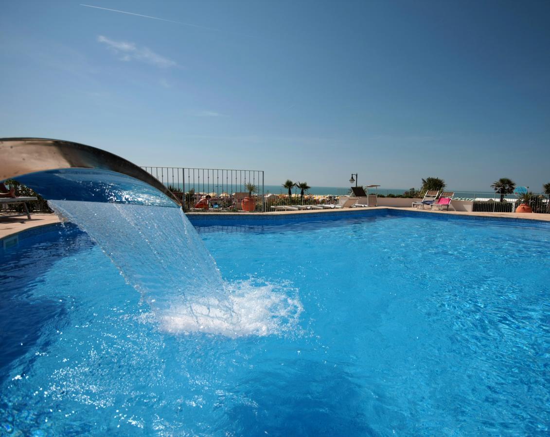 Hotel Tritone 카오를레 외부 사진