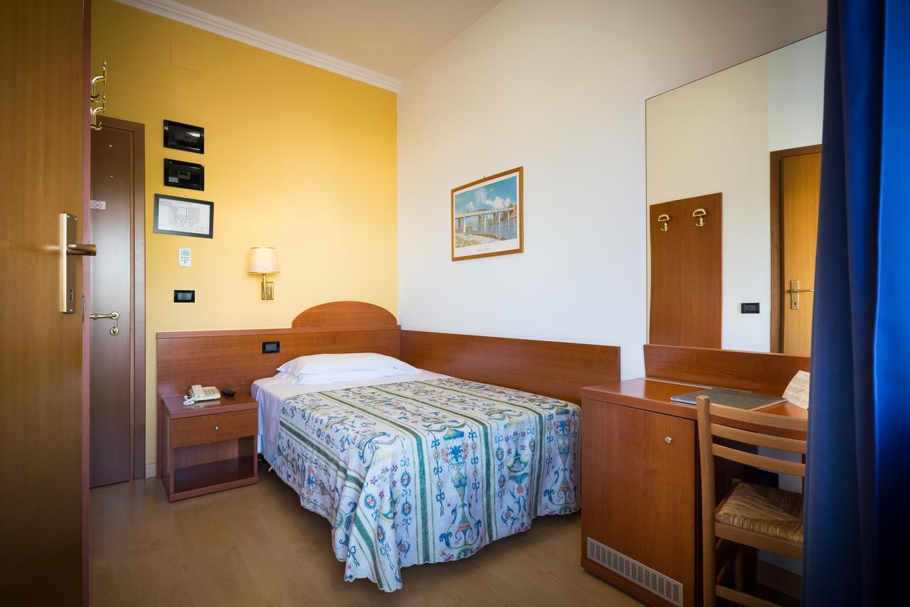 Hotel Tritone 카오를레 외부 사진