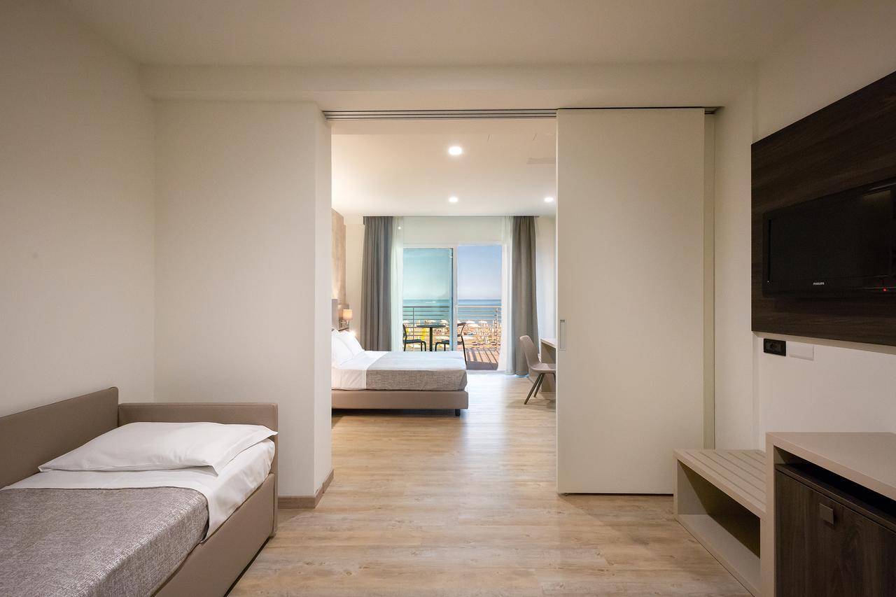 Hotel Tritone 카오를레 외부 사진